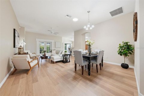 House in The Villages, Florida 3 bedrooms, 180.51 sq.m. № 2391490 - photo 5