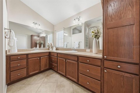 House in The Villages, Florida 3 bedrooms, 180.51 sq.m. № 2391490 - photo 17