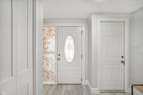 House in New Port Richey, Florida 2 bedrooms, 142.6 sq.m. № 1655029 - photo 5