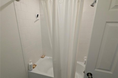 Townhouse in Windermere, Florida 3 bedrooms, 144.56 sq.m. № 2379671 - photo 15