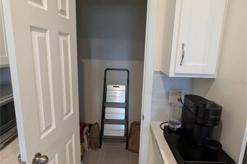 Townhouse in Windermere, Florida 3 bedrooms, 144.56 sq.m. № 2379671 - photo 7