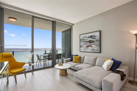 Снять в аренду кондоминиум в Майами, Флорида 2 спальни, 98.2м2, № 2046392 - фото 2
