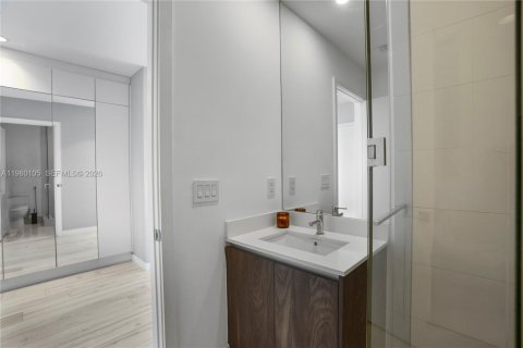 Снять в аренду кондоминиум в Майами, Флорида 2 спальни, 98.2м2, № 2046392 - фото 26