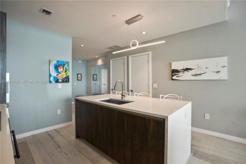 Снять в аренду кондоминиум в Майами, Флорида 2 спальни, 98.2м2, № 2046392 - фото 20