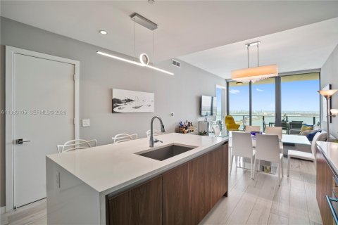 Снять в аренду кондоминиум в Майами, Флорида 2 спальни, 98.2м2, № 2046392 - фото 16