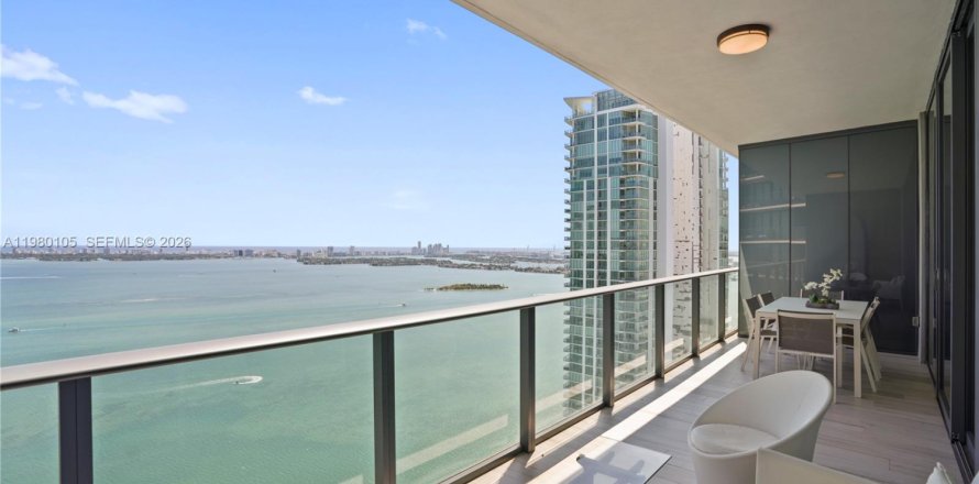 Кондоминиум с 2 спальнями в Майами, Флорида № 2046392