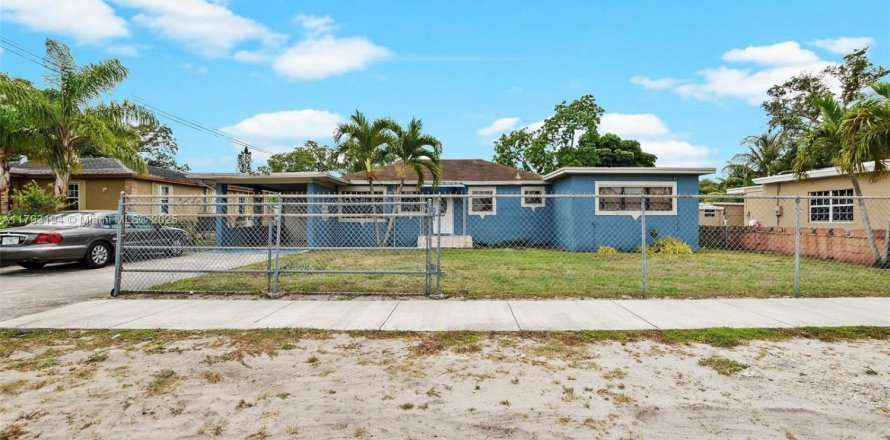 Casa en Miami Gardens, Florida 3 dormitorios, 104.05 m2 № 1726153