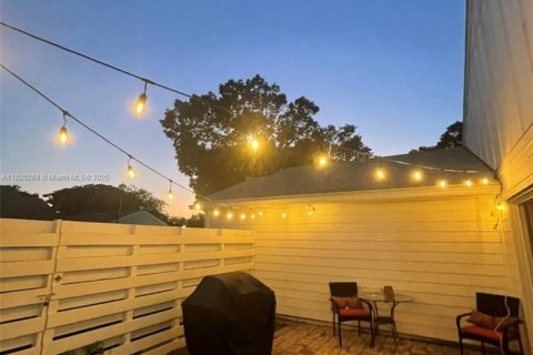 Adosado en venta en Miami, Florida, 1 dormitorio, 64.47 m2 № 1784058 - foto 19