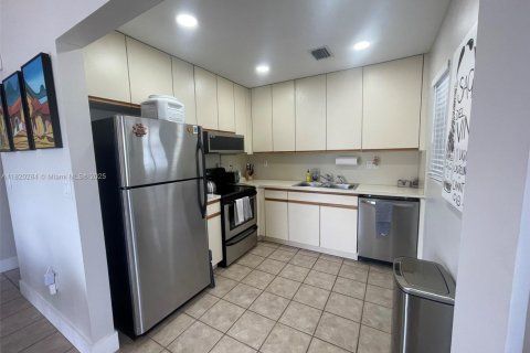 Adosado en venta en Miami, Florida, 1 dormitorio, 64.47 m2 № 1784058 - foto 7