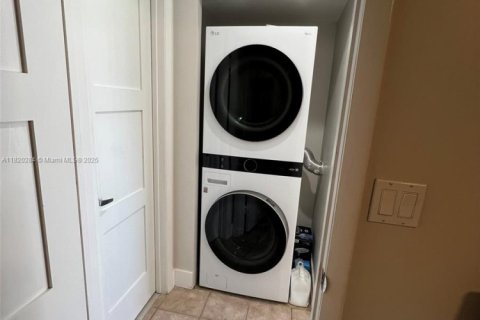 Adosado en venta en Miami, Florida, 1 dormitorio, 64.47 m2 № 1784058 - foto 15
