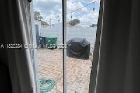 Adosado en venta en Miami, Florida, 1 dormitorio, 64.47 m2 № 1784058 - foto 16