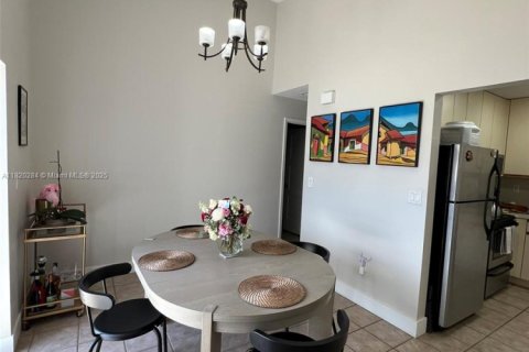 Adosado en venta en Miami, Florida, 1 dormitorio, 64.47 m2 № 1784058 - foto 12