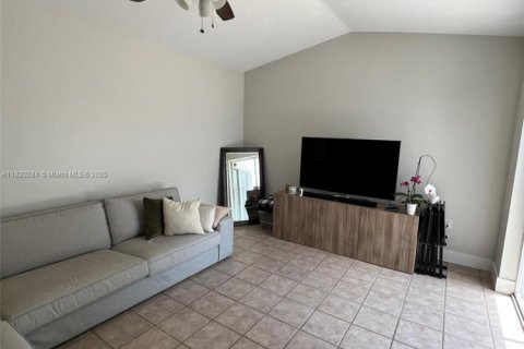Adosado en venta en Miami, Florida, 1 dormitorio, 64.47 m2 № 1784058 - foto 6