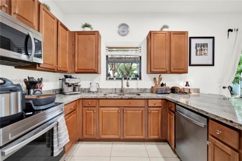House in Miami, Florida 4 bedrooms, 195.56 sq.m. № 1897188 - photo 14