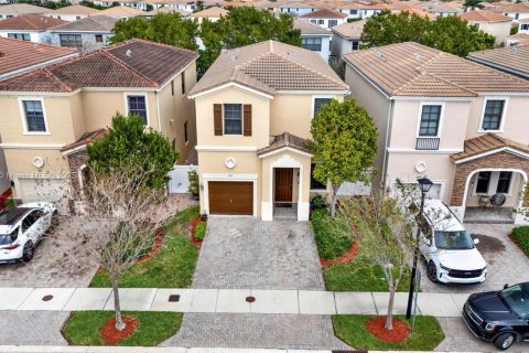 House in Miami, Florida 4 bedrooms, 195.56 sq.m. № 1897188 - photo 3
