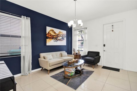 House in Miami, Florida 4 bedrooms, 195.56 sq.m. № 1897188 - photo 4