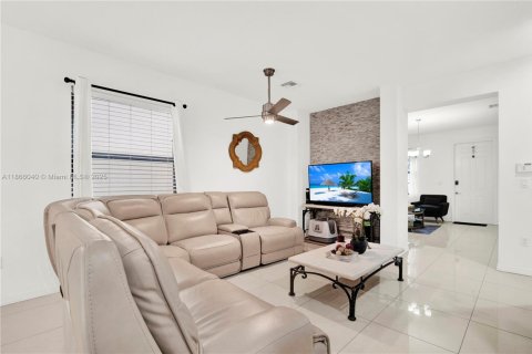 House in Miami, Florida 4 bedrooms, 195.56 sq.m. № 1897188 - photo 9