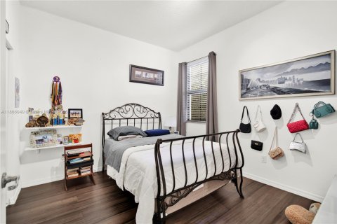 House in Miami, Florida 4 bedrooms, 195.56 sq.m. № 1897188 - photo 19