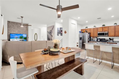 House in Miami, Florida 4 bedrooms, 195.56 sq.m. № 1897188 - photo 12