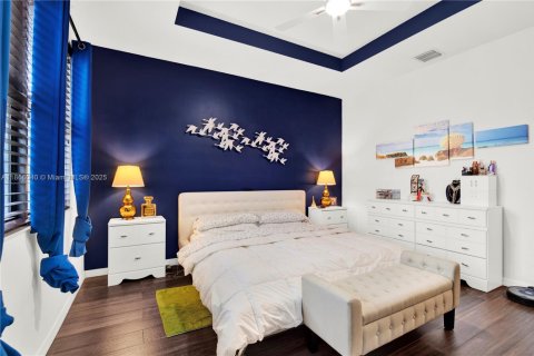 House in Miami, Florida 4 bedrooms, 195.56 sq.m. № 1897188 - photo 27