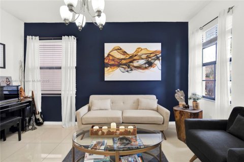 House in Miami, Florida 4 bedrooms, 195.56 sq.m. № 1897188 - photo 7