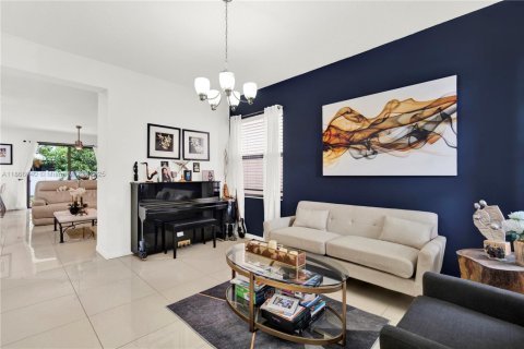 House in Miami, Florida 4 bedrooms, 195.56 sq.m. № 1897188 - photo 6