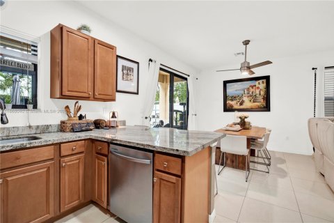House in Miami, Florida 4 bedrooms, 195.56 sq.m. № 1897188 - photo 15