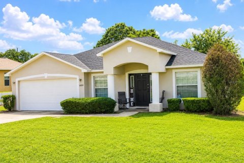 House in Ocala, Florida 3 bedrooms, 155.52 sq.m. № 2277029