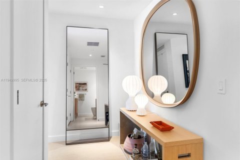 Condo in Miami Beach, Florida, 1 bedroom № 2008898 - photo 14