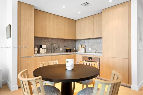 Condo in Miami Beach, Florida, 1 bedroom № 2008898 - photo 10