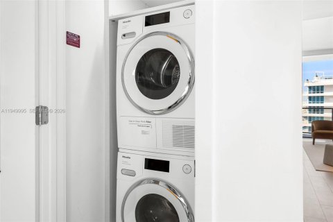 Condo in Miami Beach, Florida, 1 bedroom № 2008898 - photo 23