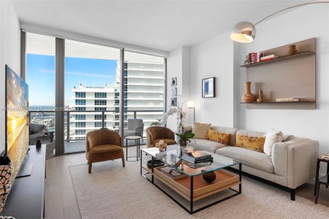 Condo in Miami Beach, Florida, 1 bedroom № 2008898 - photo 2