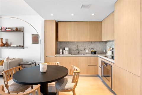 Condo in Miami Beach, Florida, 1 bedroom № 2008898 - photo 7