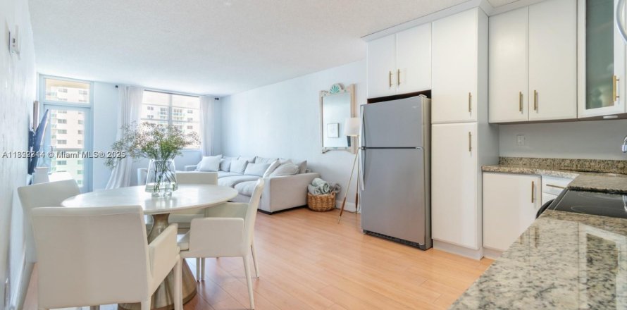 Condo à Sunny Isles Beach, Floride, 2 chambres № 1790271
