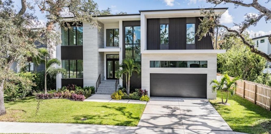 House in Tampa, Florida 5 bedrooms, 438.87 sq.m. № 2417060