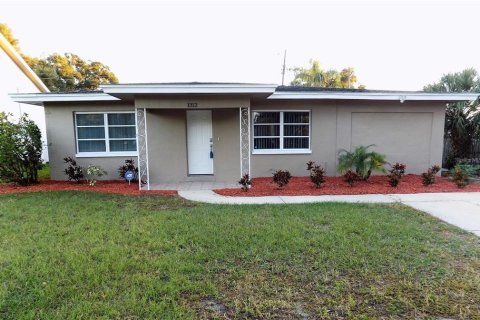 Casa en alquiler en Palm Harbor, Florida, 4 dormitorios, 149.29 m2 № 1914663 - foto 1