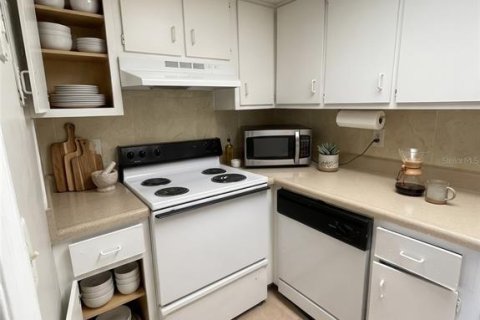 Condo in Maitland, Florida, 1 bedroom № 2205167 - photo 8
