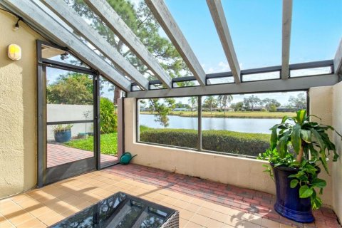 House in Sarasota, Florida 3 bedrooms, 156.54 sq.m. № 2138957 - photo 26