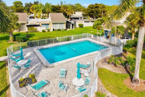 House in Sarasota, Florida 3 bedrooms, 156.54 sq.m. № 2138957 - photo 13