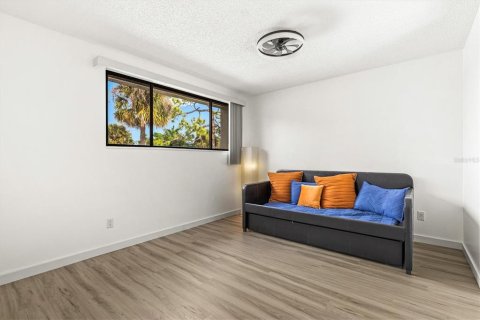 House in Sarasota, Florida 3 bedrooms, 156.54 sq.m. № 2138957 - photo 23