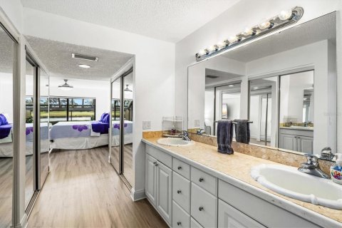 House in Sarasota, Florida 3 bedrooms, 156.54 sq.m. № 2138957 - photo 18