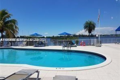 Condominio en venta en Miami, Florida, 2 dormitorios, 105.44 m2 № 2019814 - foto 13