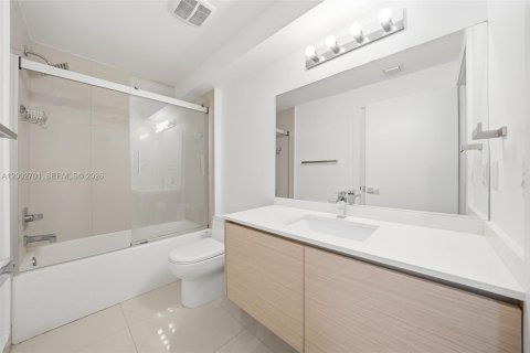Снять в аренду кондоминиум в Майами, Флорида 3 спальни, 133.31м2, № 2066395 - фото 13