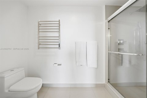 Снять в аренду кондоминиум в Майами, Флорида 3 спальни, 133.31м2, № 2066395 - фото 7