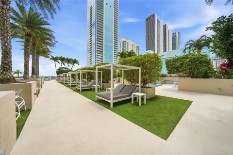 Снять в аренду кондоминиум в Майами, Флорида 3 спальни, 133.31м2, № 2066395 - фото 25