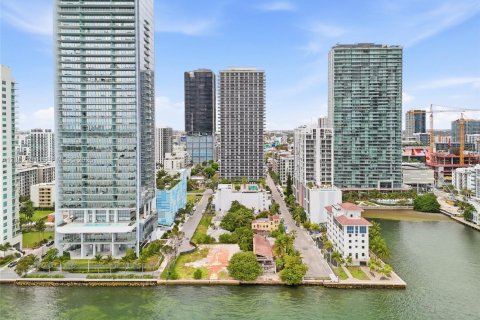 Кондоминиум с 3 спальнями в Майами, Флорида № 2066395