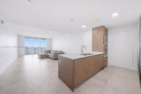 Снять в аренду кондоминиум в Майами, Флорида 3 спальни, 133.31м2, № 2066395 - фото 10