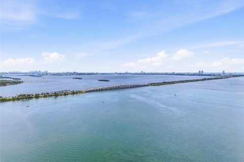 Снять в аренду кондоминиум в Майами, Флорида 3 спальни, 133.31м2, № 2066395 - фото 19