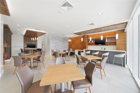 Снять в аренду кондоминиум в Майами, Флорида 3 спальни, 133.31м2, № 2066395 - фото 29