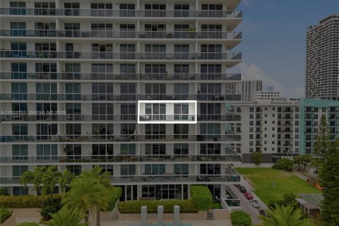 Снять в аренду кондоминиум в Майами, Флорида 3 спальни, 133.31м2, № 2066395 - фото 17